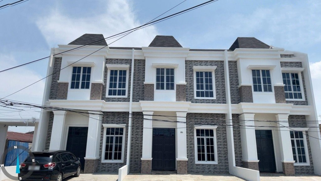 Dijual Villa di Komplek Royal Palace Jalan Budi 