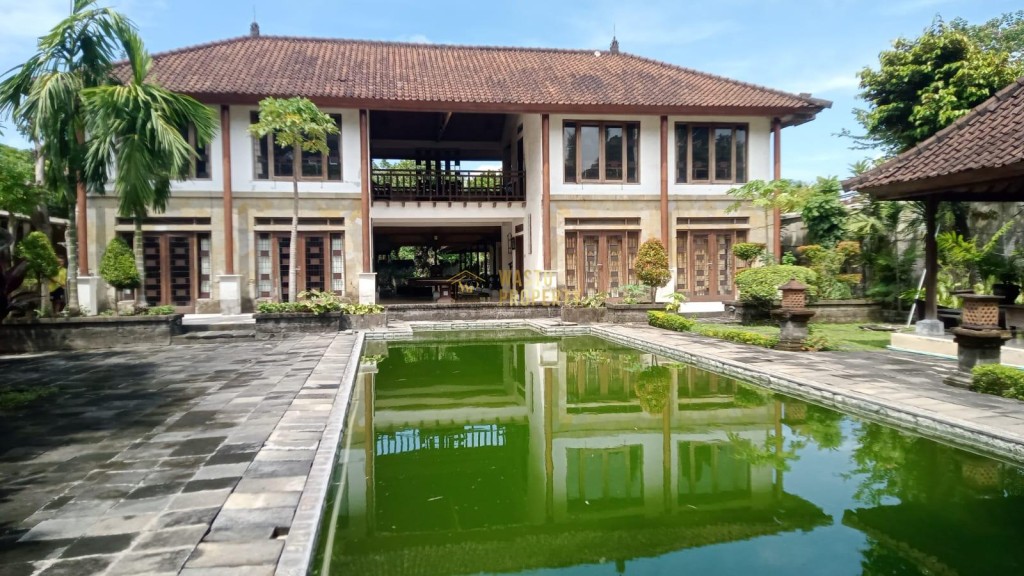 DIJUAL CEPAT! RUMAH BESAR DEKAT KAWASAN BISNIS DI 