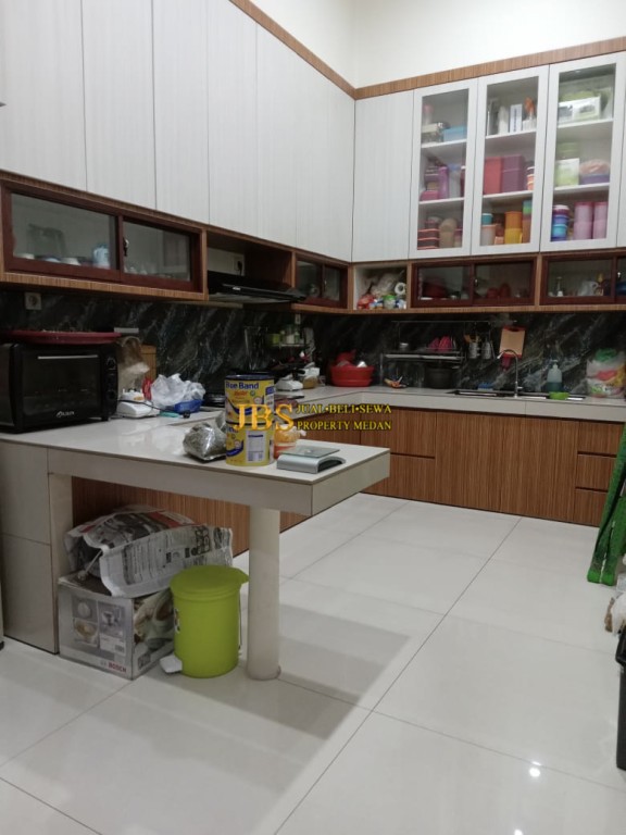 DIJUAL CEPAT!! Rumah Kondisi Siap Huni di Komplek 