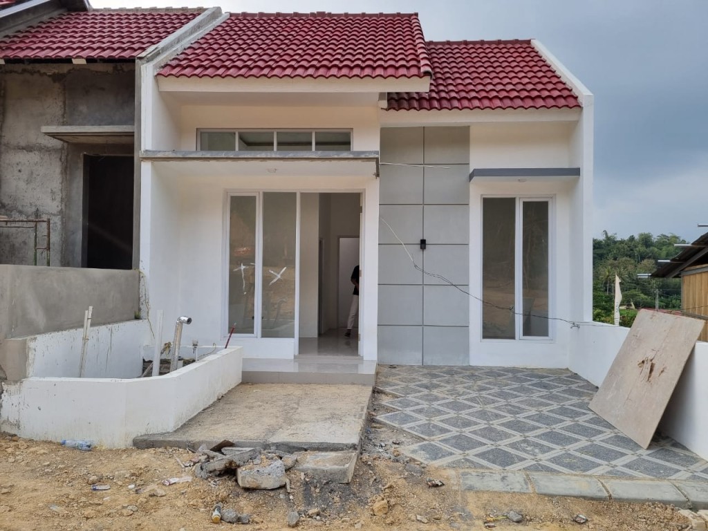 DIJUAL RUMAH DALAM PERUMAHAN DI ATAS BUKIT DI 