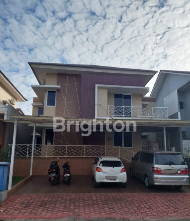 DIJUAL RUMAH DENGAN KOLAM RENANG HILLTOP SENTUL 