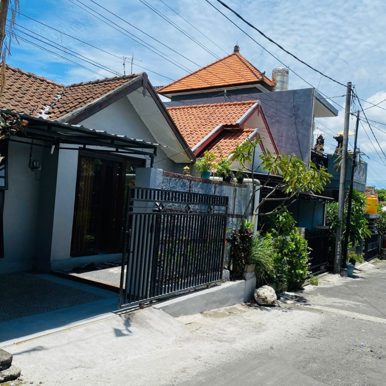 DIJUAL RUMAH SECOND FURNISH DI BALI DEKAT DENGAN 