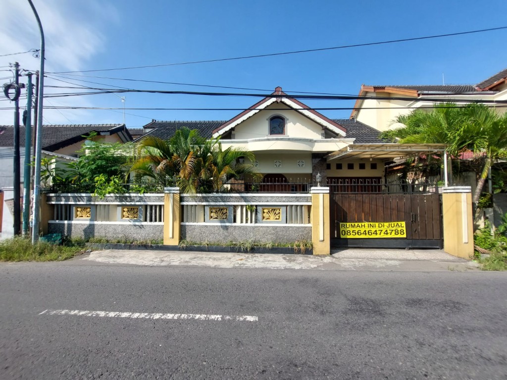 DIJUAL RUMAH SIAP HUNI, HANYA 4 MENIT DARI ISI 