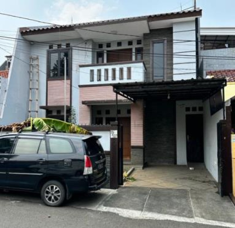 Dijual Rumah 2 Lantai di Kebon Jeruk, Jakarta 