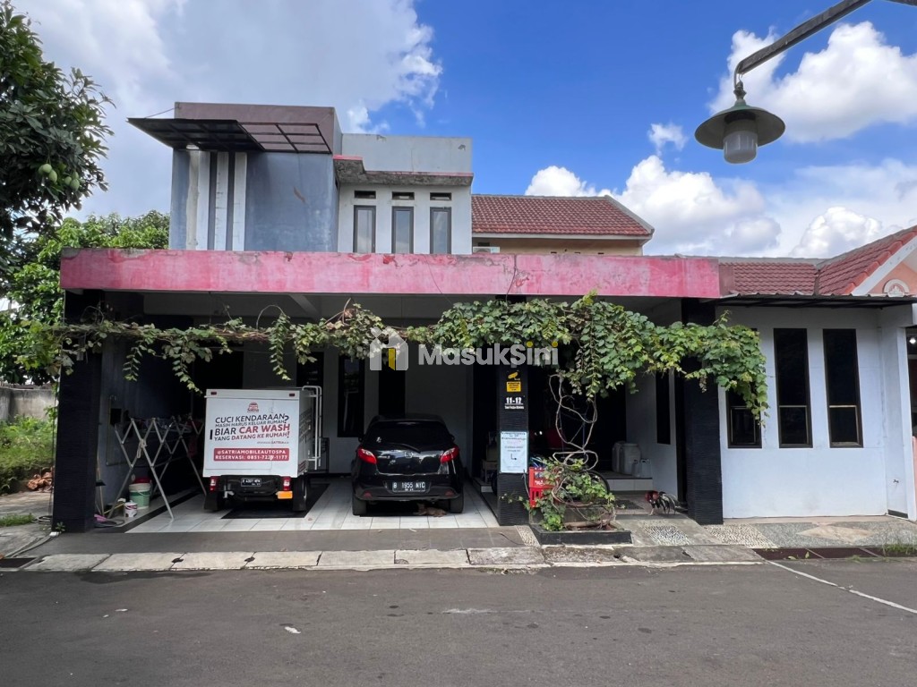 Dijual Rumah 2 Lantai di Perumahan Palem Semi, 