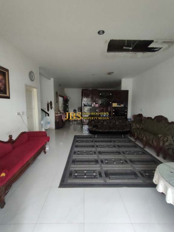 Dijual Rumah 2 Tingkat di Komplek Medan Resort 