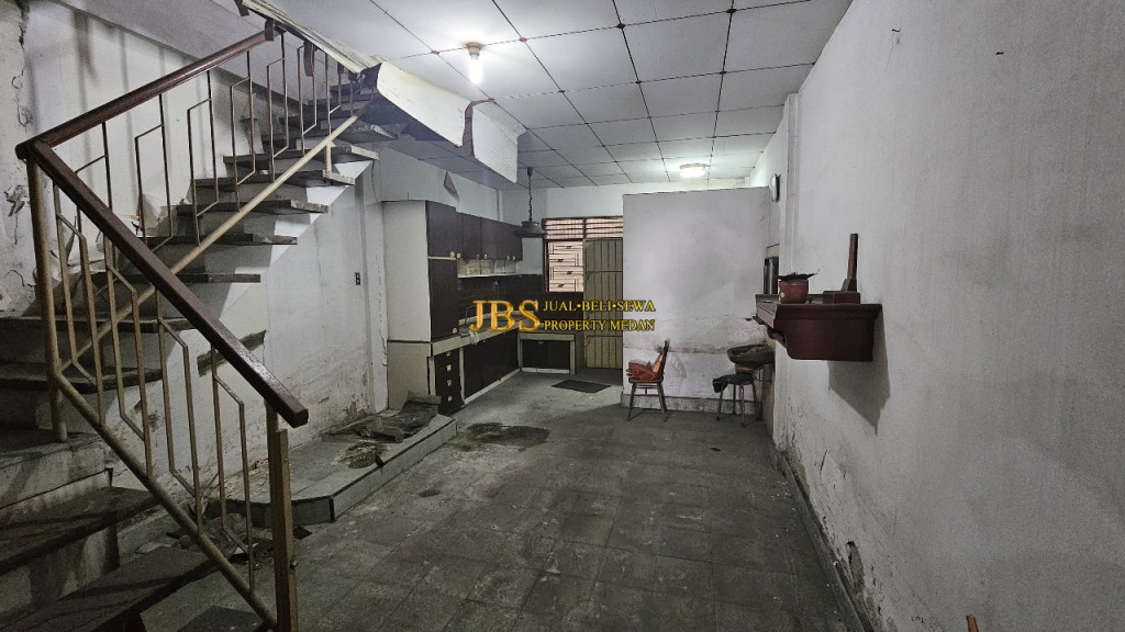 Dijual Rumah 2,5 Tingkat Siap Huni di Jalan 