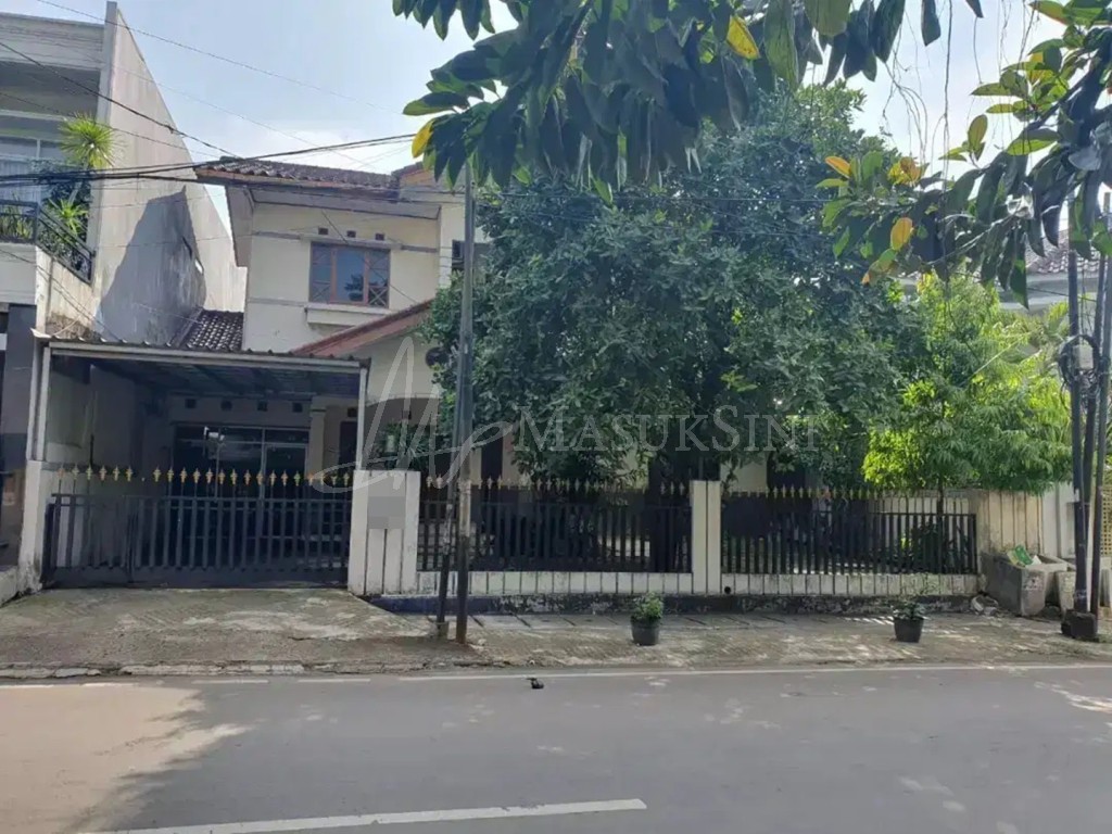 Dijual Rumah Dua Lantai Shm Jakarta Timur di 