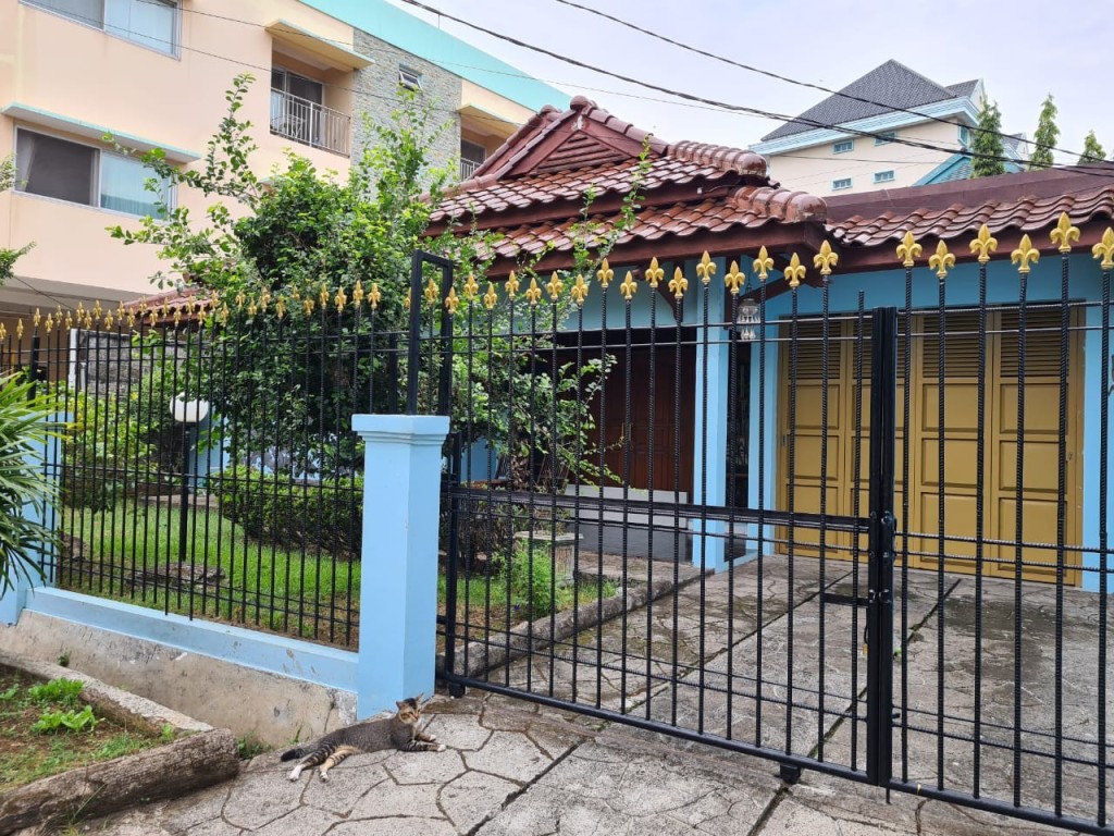 Dijual Rumah Lama Nyaman Jalan Loka Indah Jakarta 