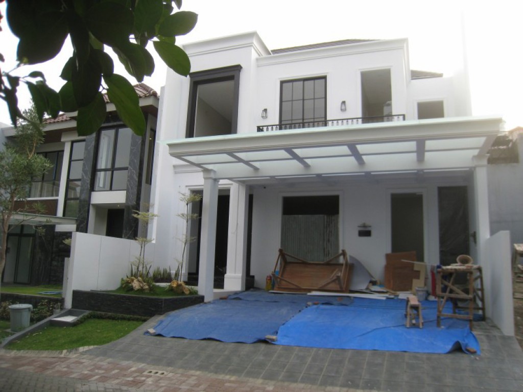 Dijual Rumah Mewah Baru Gress di Royal Park, 