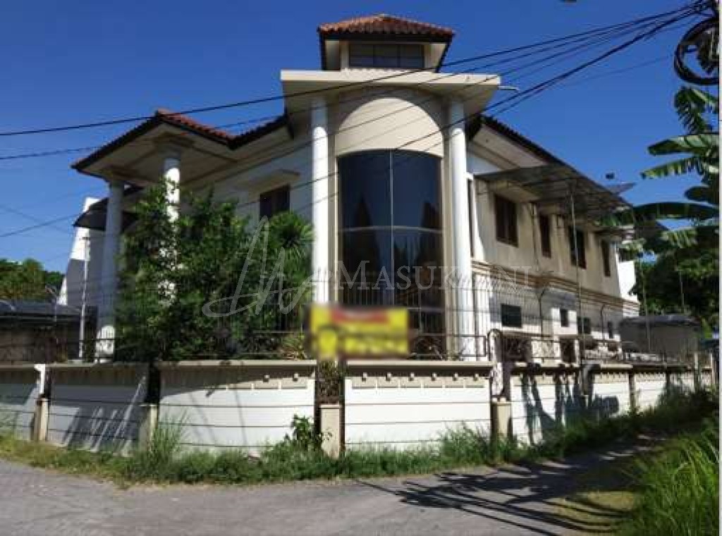 Dijual Rumah Pojokan 2 Lantai di Putat Indah 