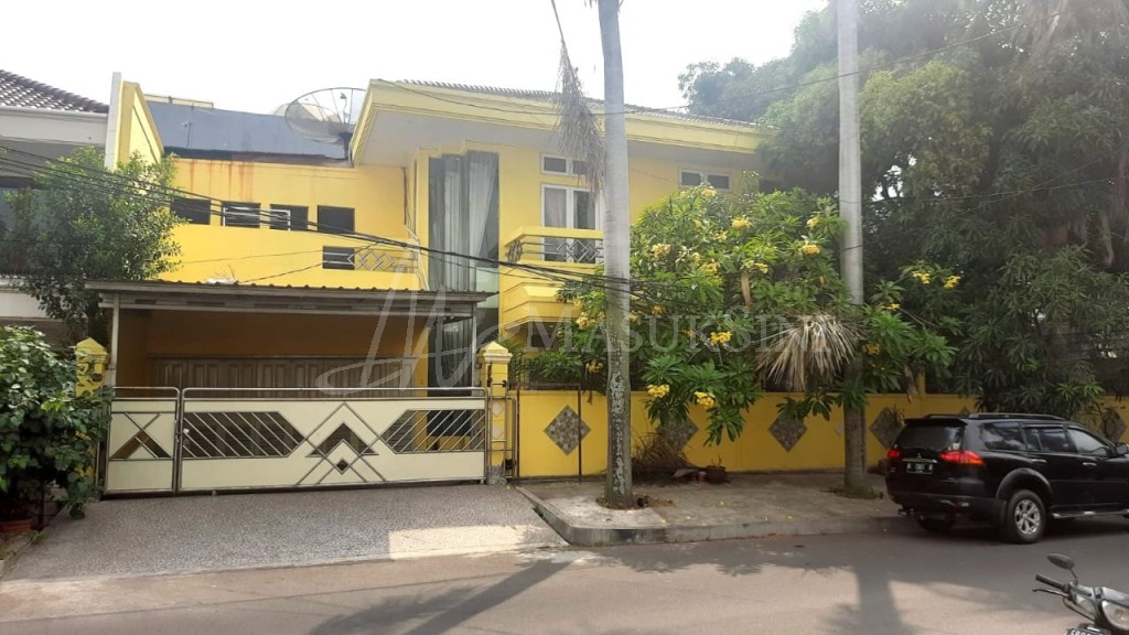 Dijual Rumah Strategis Untuk Usaha di Jalan Utama 