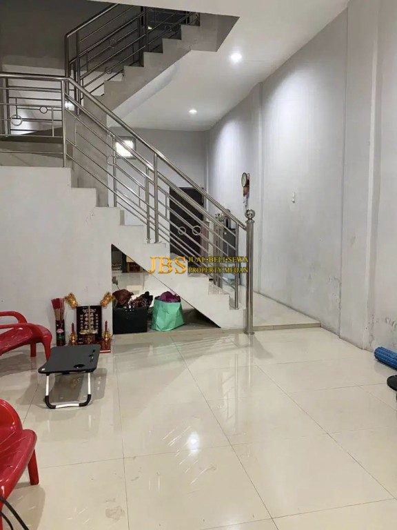 Dijual Townhouse 2,5 Tingkat Siap Huni di Komplek 