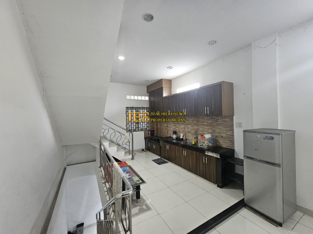 Dijual Townhouse Siap Huni di Komplek Karya 