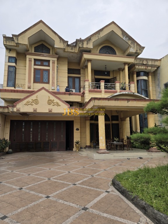 Dijual Villa 2,5 Tingkat di Jalan Titi Papan - 