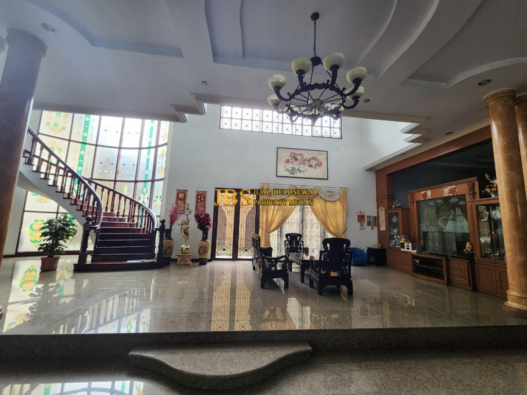 Dijual Villa Jumbo di Komplek Cemara Asri Medan 