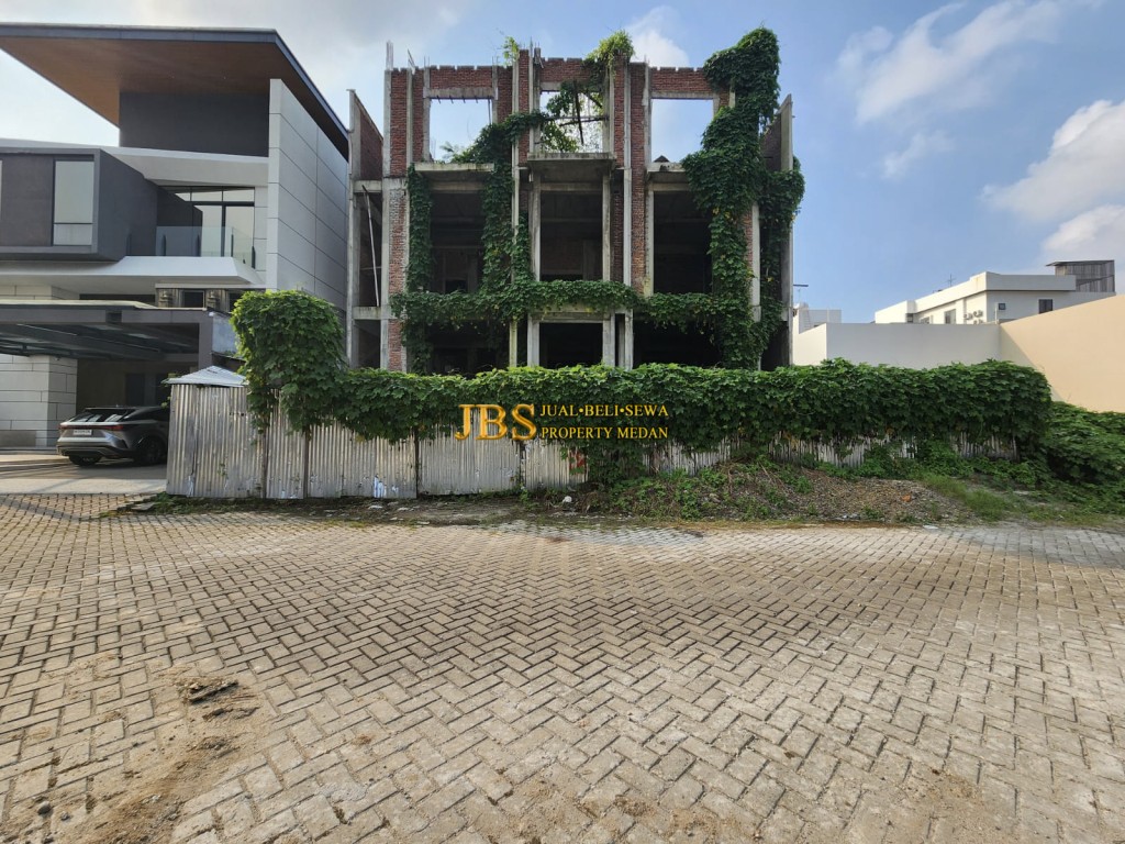 Dijual Villa Komplek D'Versailes Polonia Jalan 