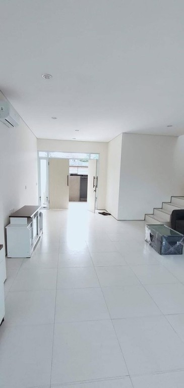 Dijual Villa Semi Furnished Hadap Selatan 2 