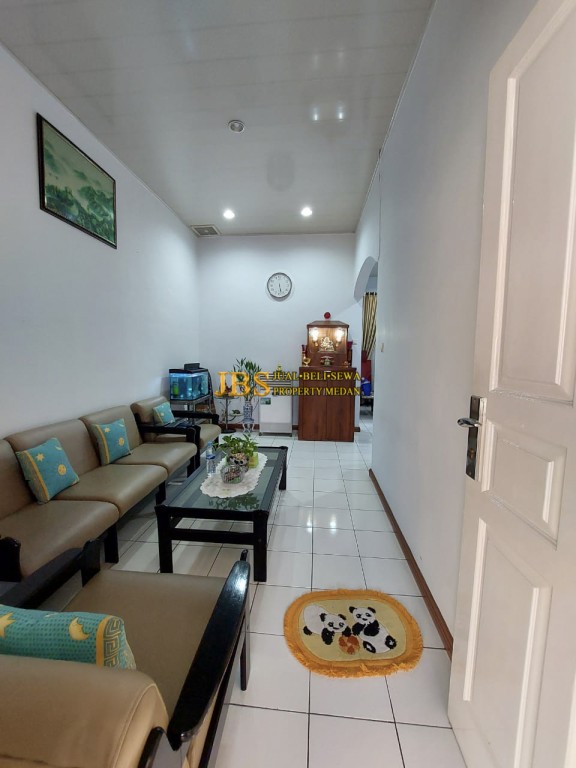 Dijual Villa di Komplek Cemara Asri Jalan Pisang 