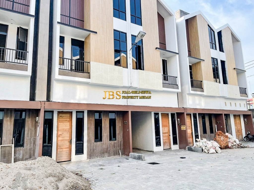 Dijual Villa di Komplek Cemara Ville Jalan Lorong 