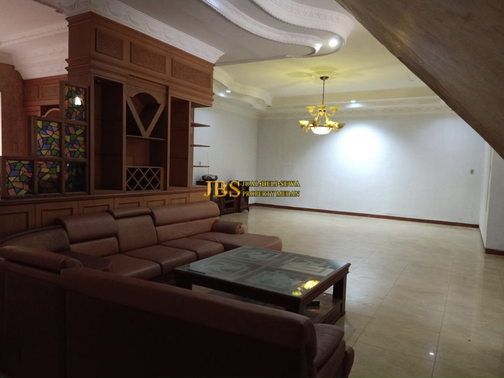 Dijual/Disewakan Villa Komplek Cemara Asri di 