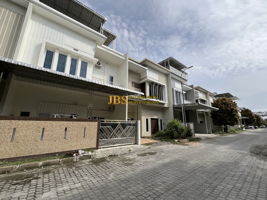 JUAL MURAH!! Villa 2 Tingkat di Komplek Graha 