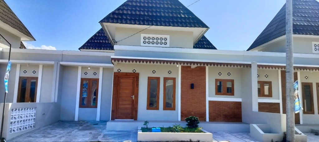 JUAL RUMAH MODERN SIAP HUNI DEKAT JALAN RAYA 