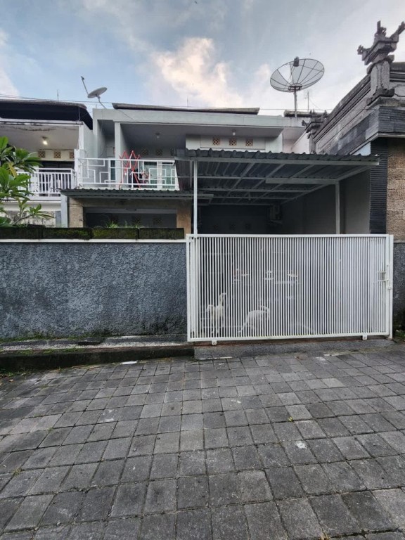 Jual Rumah 2 Lantai 4 Kamar Kebo Iwa Denpasar 