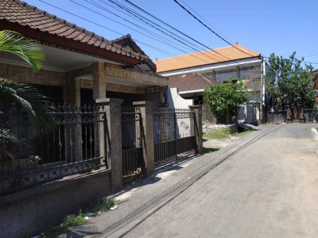 Jual Rumah 2 Lantai 5 Kamar Taman Carport Jalan 