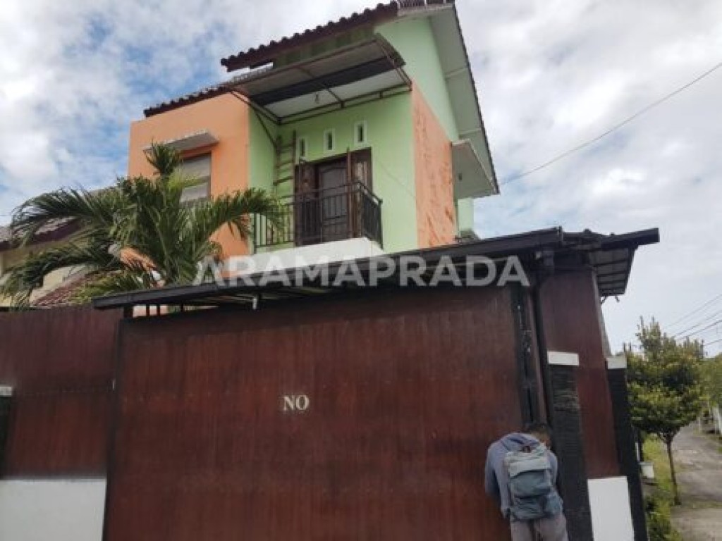 Jual Rumah 2 Lantai Taman Wedasari Gatsu Barat 