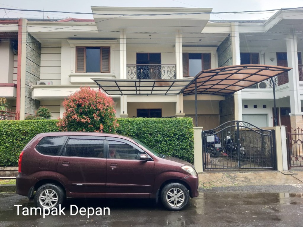 Jual Rumah Mewah di Komplek Taman Sakura Indah 