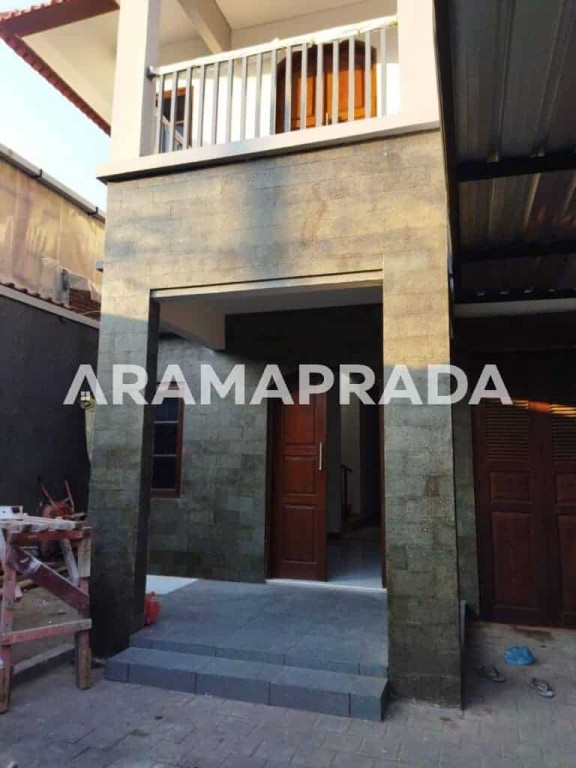 Jual Rumah Minimalis 4 Kamar Balkon Taman Gazebo 