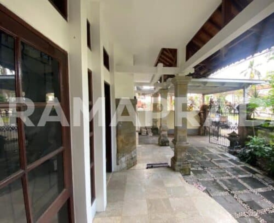 Jual Rumah Semi Furnished 2 Lantai 4+1 Kamar Puri 