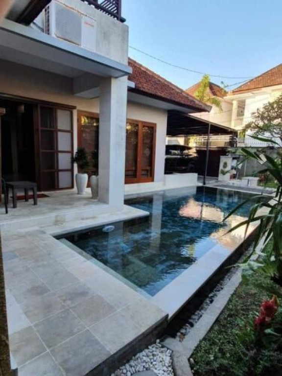 Jual Villa 2 Lantai Jacuzzi Pool Balkon Parkir 