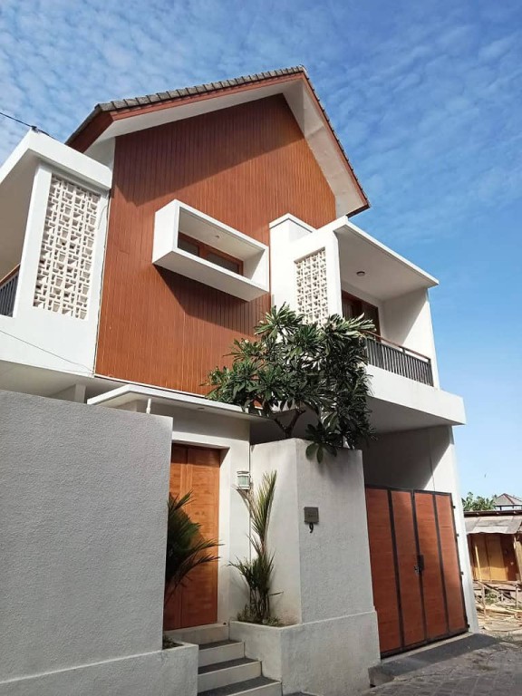 Jual Villa Cantik Mewah 3 Lantai 4 Kamar Taman 