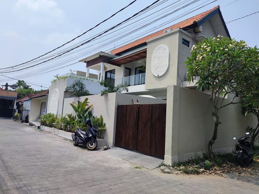 Jual Villa Full Furnished 2 Lantai 3 Kamar 