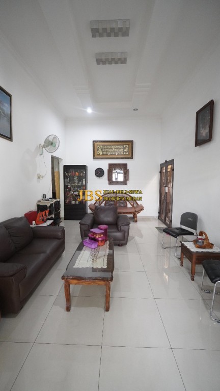 Jual Villa Siap Huni di Jalan Damar II (Dekat Jl. 