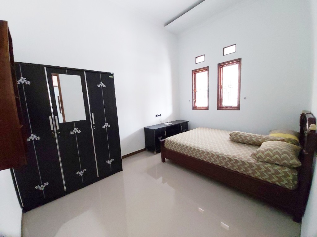 Kost Putri Dekat UNIGA Universitas Garut, Kantor 