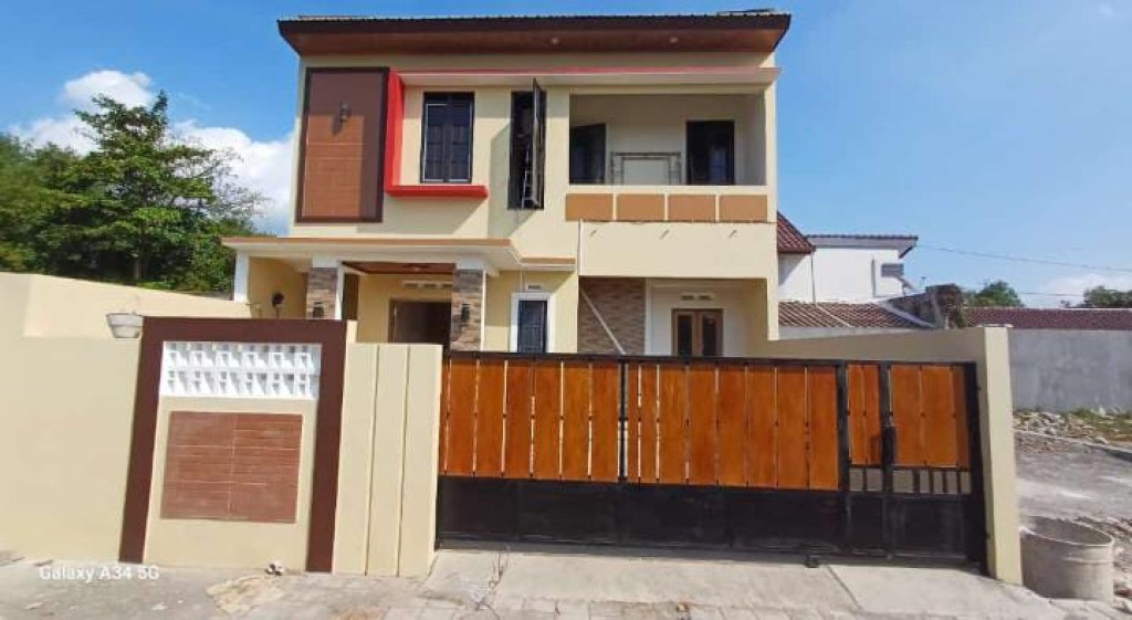 RUMAH 2 LANTAI, BARU, DEKAT JALAN JOGJA WONOSARI 