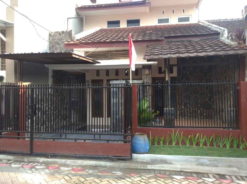 RUMAH 2 LANTAI LOKASI STRATEGIS , SBY - MALANG 