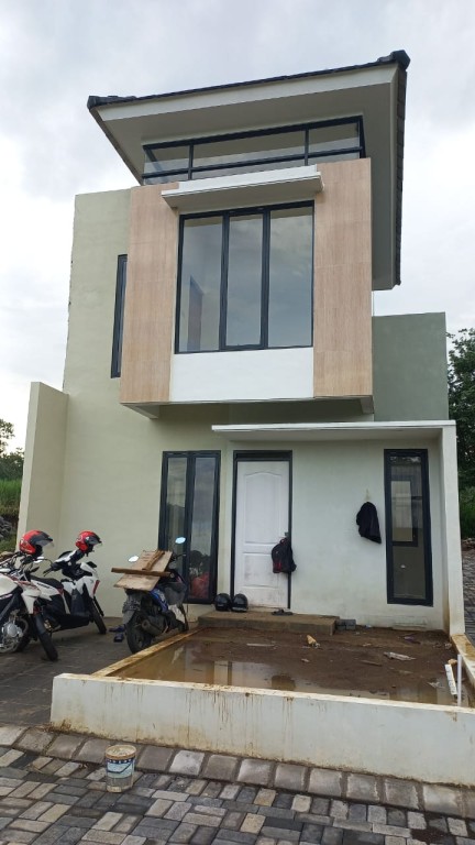 RUMAH 2 LANTAI READY UNIT LOKASI CEMOROKANDANG 