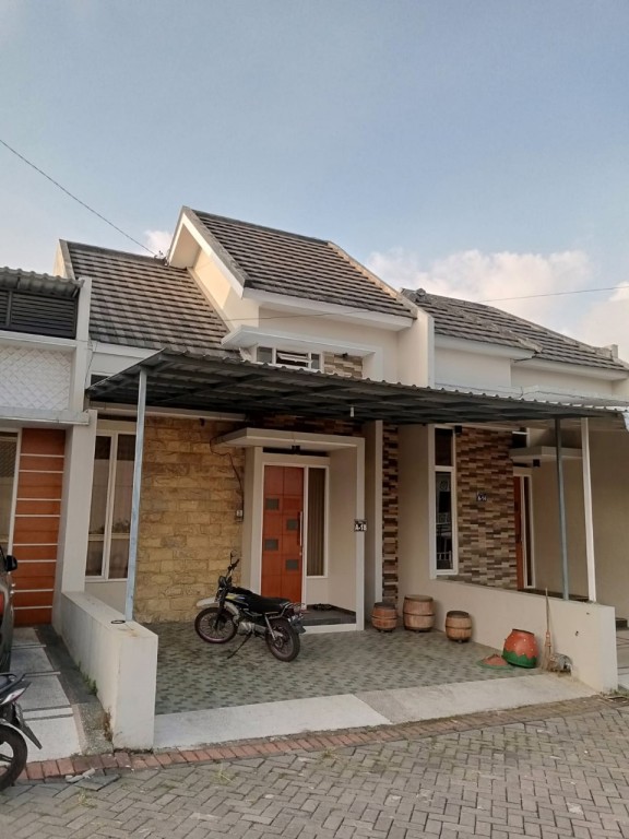 RUMAH ADA FURNITURE BAGUS HARGA BAGUS DI JUNREJO 