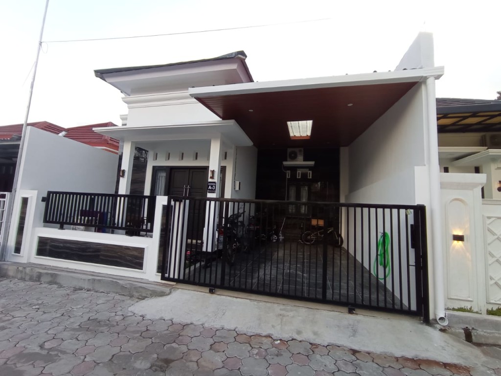 RUMAH CANTIK DALAM CLUSTER DI JALAN KALIURANG 