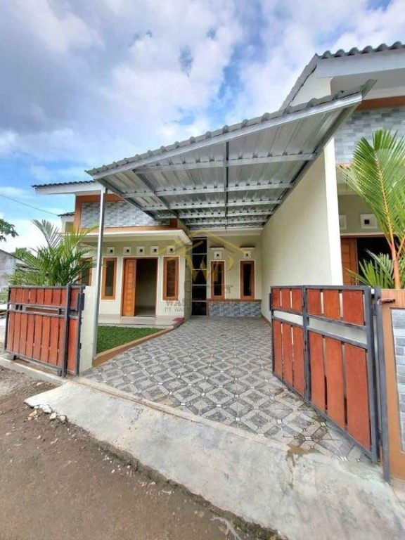 RUMAH CANTIK DENGAN KANOPI DEKAT UNRIYO KAMPUS 2 