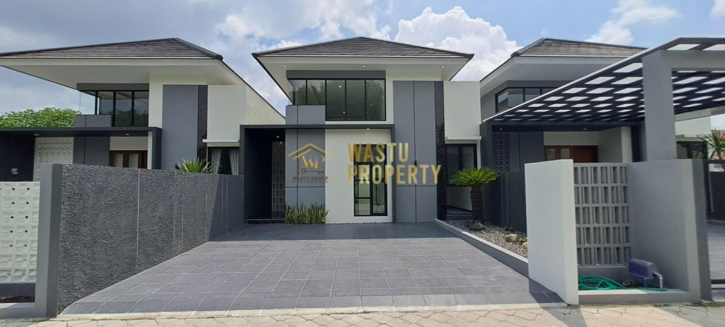 RUMAH DESAIN MEWAH, TANAH LUAS DI NGAGLIK, SLEMAN 