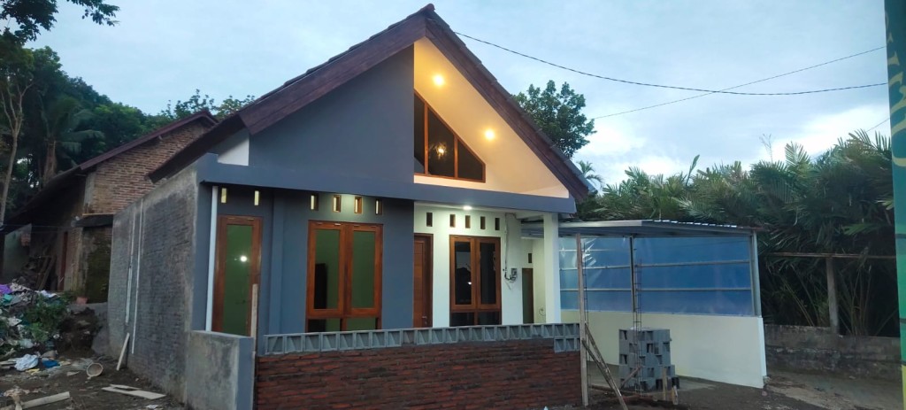 RUMAH DI DONOKERTO, TURI 