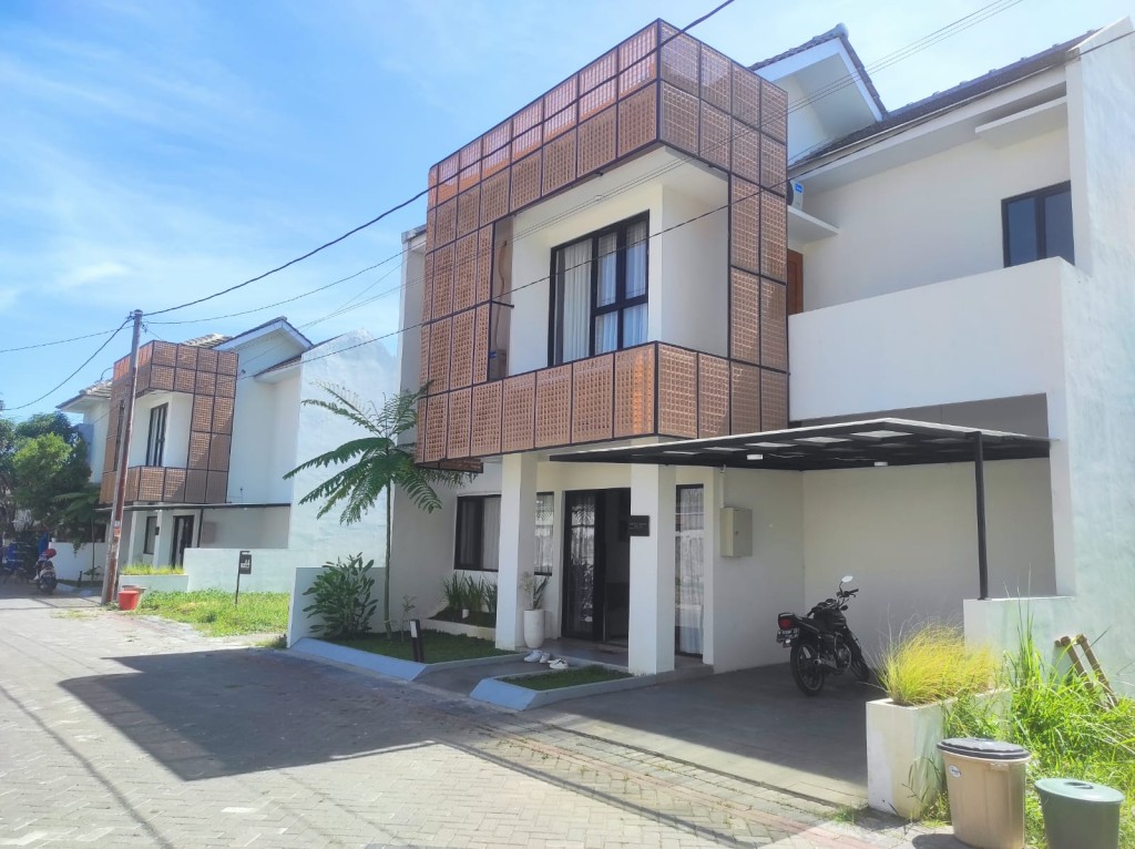 RUMAH DI SEWON HANYA 2 MENIT DARI JALAN RING ROAD 