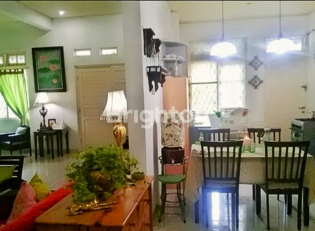 RUMAH HOEK SEKTOR 2 BINTARO JAYA TANGSEL 