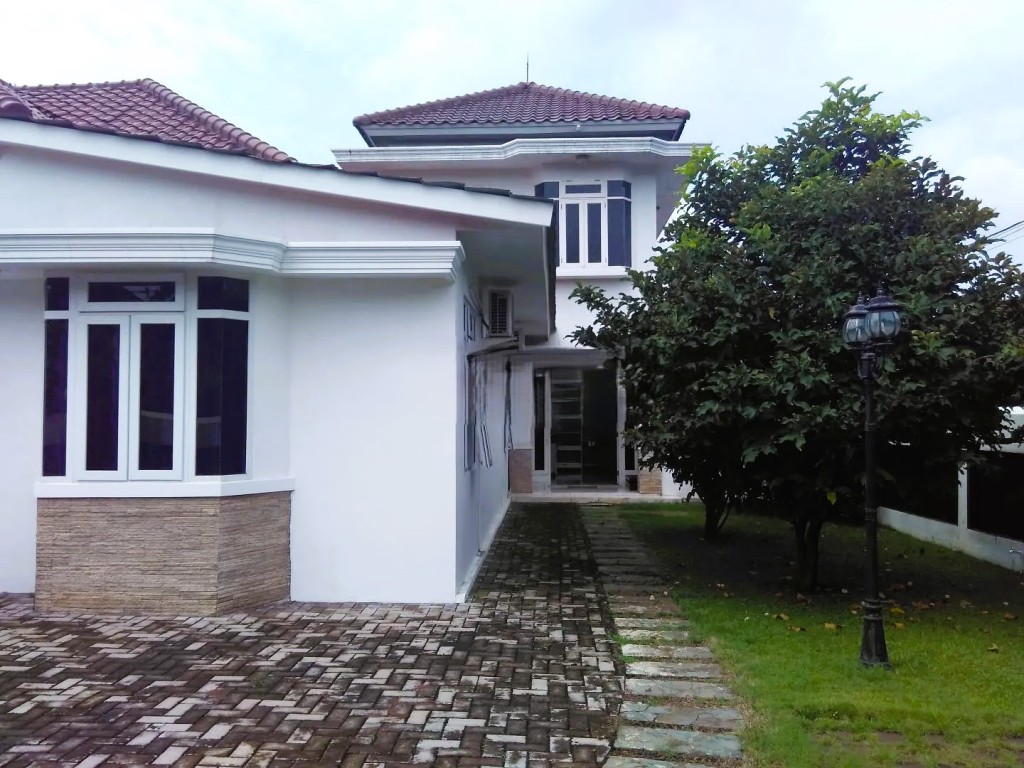 RUMAH LUAS DAN TERAWAT HOOK TAMAN YASMIN BOGOR 