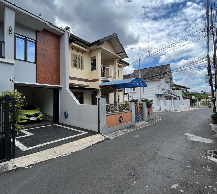 RUMAH MEWAH 2 LANTAI DI DEPOK SLEMAN DEKAT POLDA 